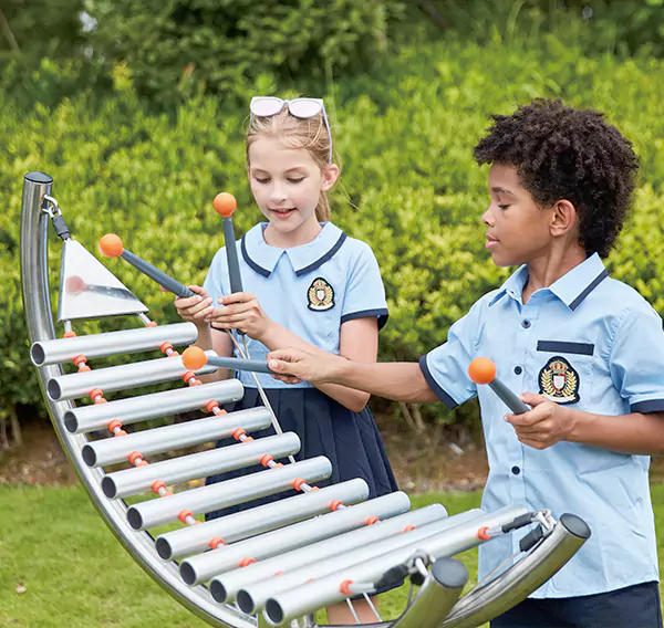 מגרש משחקים בחוץ