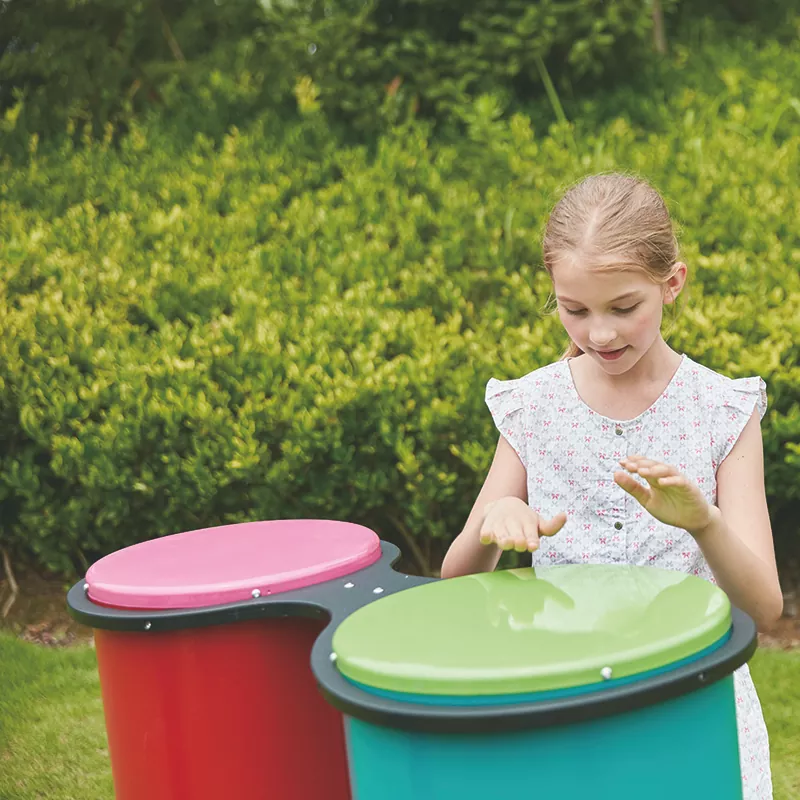 שתי קונגאס בחוץ